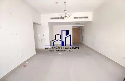 Apartment - 3 Bedrooms - 3 Bathrooms for rent in SG Muwaileh Building - Muwaileh - Sharjah