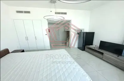 Apartment - 1 Bathroom for rent in The Square Tower - Jumeirah Village Circle - Dubai