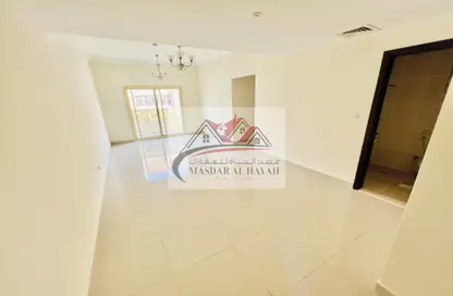 Apartment - 3 Bedrooms - 3 Bathrooms for rent in Muweileh Community - Muwaileh Commercial - Sharjah