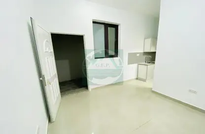 Apartment - Studio - 2 Bathrooms for rent in Shakhbout City - Abu Dhabi