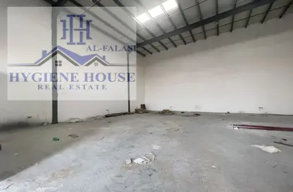 Warehouse - Studio - 2 Bathrooms for rent in Umm Al Thuoob - Umm Al Quwain