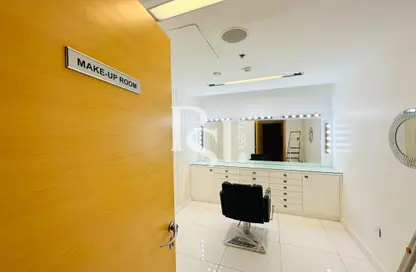 Office Space - Studio - 1 Bathroom for rent in Al Sahel Tower 1 - Al Sahel Towers - Corniche Road - Abu Dhabi