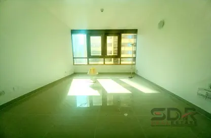 Apartment - 1 Bathroom for rent in Garden View Tower - Khalifa Street - Abu Dhabi