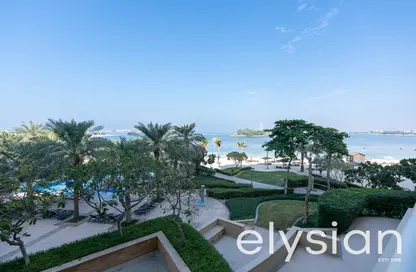 Apartment - 2 Bedrooms - 3 Bathrooms for rent in Al Sultana - Shoreline Apartments - Palm Jumeirah - Dubai