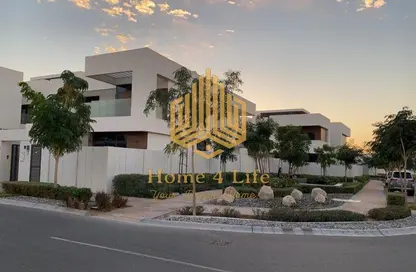 Villa - 5 Bedrooms - 6 Bathrooms for sale in West Yas - Yas Island - Abu Dhabi