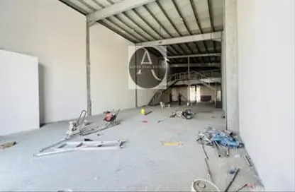 Warehouse - Studio - 1 Bathroom for rent in Al Sajaa - Sharjah