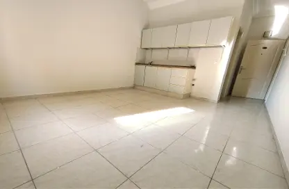 Apartment - 1 Bathroom for rent in Muwaileh 3 Building - Muwaileh - Sharjah