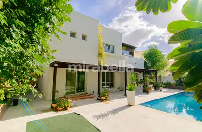 Villa - 4 Bedrooms - 5 Bathrooms for rent in Meadows 5 - Meadows - Dubai