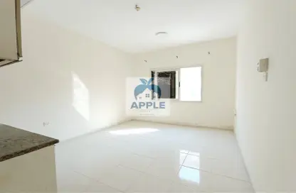 Apartment - 1 Bathroom for rent in Muwailih Building - Muwaileh - Sharjah