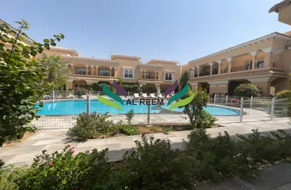 Compound - 4 Bedrooms - 4 Bathrooms for rent in Jumeirah 1 Villas - Jumeirah 1 - Jumeirah - Dubai