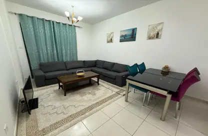 Apartment - 1 Bedroom - 2 Bathrooms for rent in Al Khan 9 building - Al Khan - Sharjah