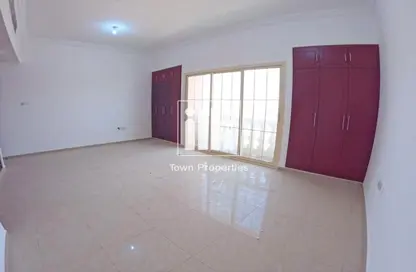 Villa - 5 Bedrooms for rent in Shakhbout City - Abu Dhabi