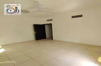 Apartment - 2 Bedrooms - 2 Bathrooms for rent in Al Qulaya'ah - Al Sharq - Sharjah