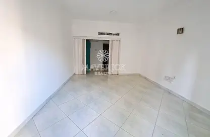 Empty Room image for: Apartment - 3 Bedrooms - 3 Bathrooms for rent in SBS Al Khan - Al Khan - Sharjah, Image 1