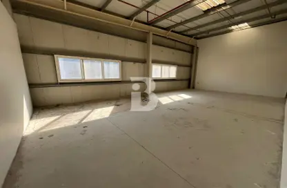 Warehouse - Studio for rent in Phase 1 - Dubai Investment Park (DIP) - Dubai