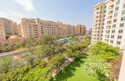 Apartment - 1 Bedroom - 2 Bathrooms for sale in Al Sarrood - Shoreline Apartments - Palm Jumeirah - Dubai