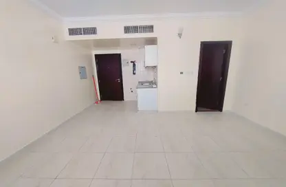 Apartment - 1 Bathroom for rent in Muwailih Building - Muwaileh - Sharjah