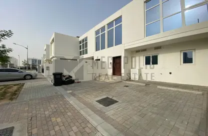 Townhouse - 3 Bedrooms - 5 Bathrooms for rent in Centaury - The Roots DAMAC Hills 2 - Damac Hills 2 - Dubai