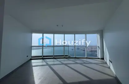 Apartment - 3 Bedrooms - 5 Bathrooms for rent in Al Reef Tower - Corniche Road - Abu Dhabi