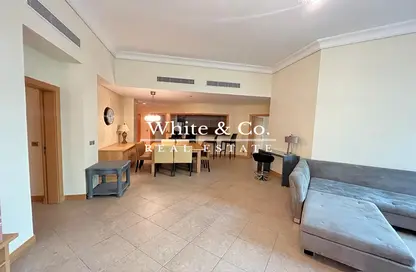 Apartment - 3 Bedrooms - 4 Bathrooms for rent in Jash Hamad - Shoreline Apartments - Palm Jumeirah - Dubai