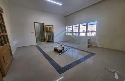 Apartment - 1 Bathroom for rent in Al Muroor Tower - Muroor Area - Abu Dhabi