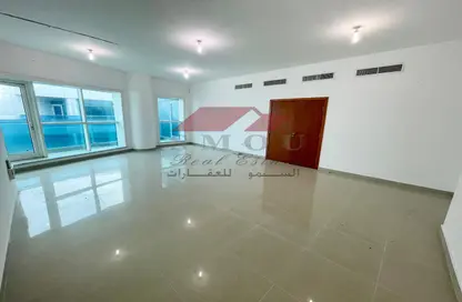 Apartment - 3 Bedrooms - 5 Bathrooms for rent in Al Sahel Tower 1 - Al Sahel Towers - Corniche Road - Abu Dhabi