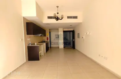 Apartment - 1 Bathroom for rent in Silicon Gates 2 - Silicon Gates - Dubai Silicon Oasis - Dubai