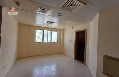 Apartment - 1 Bathroom for rent in Al Jurf 2 - Al Jurf - Ajman Downtown - Ajman