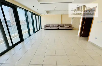 Apartment - 3 Bedrooms - 5 Bathrooms for rent in Al Mamzar Tower - Al Mamzar - Sharjah - Sharjah