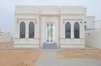 Villa - 3 Bedrooms - 4 Bathrooms for rent in Al Aweer 1 - Al Aweer - Dubai