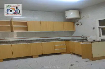 Apartment - 1 Bedroom - 2 Bathrooms for rent in 585 Building - Al Majaz 3 - Al Majaz - Sharjah