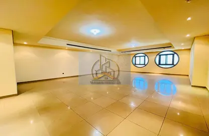 Apartment - 4 Bedrooms - 6 Bathrooms for rent in Al Mina - Abu Dhabi