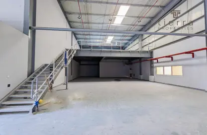 Warehouse - Studio - 2 Bathrooms for rent in Al Barsha South - Al Barsha - Dubai