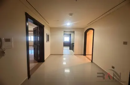 Apartment - 4 Bedrooms - 4 Bathrooms for rent in Al Mina Tower - Al Mina - Abu Dhabi