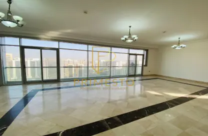 Apartment - 3 Bedrooms - 4 Bathrooms for rent in Garden View Tower - Khalifa Street - Abu Dhabi