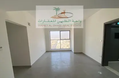 Apartment - 2 Bedrooms - 3 Bathrooms for rent in Yasmeen Tower - Al Majaz 2 - Al Majaz - Sharjah