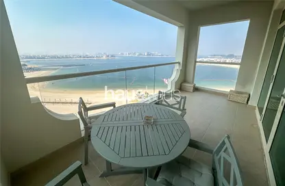 Apartment - 2 Bedrooms - 3 Bathrooms for rent in Al Nabat - Shoreline Apartments - Palm Jumeirah - Dubai
