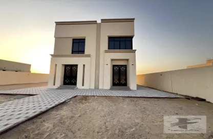 Villa - 4 Bedrooms - 5 Bathrooms for rent in Al Aweer 1 - Al Aweer - Dubai