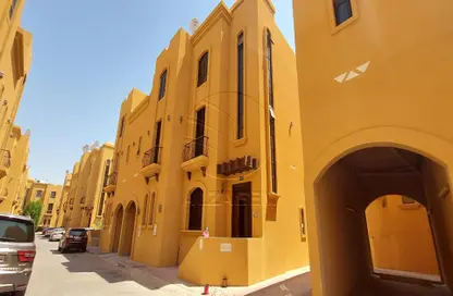 Villa - 4 Bedrooms - 5 Bathrooms for rent in Khalifa Park - Eastern Road - Abu Dhabi