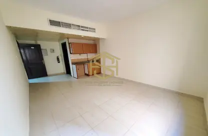 Apartment - 1 Bathroom for rent in Al Butina - Sharjah