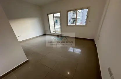 Apartment - 1 Bathroom for rent in Tower 18 - Al Reef Downtown - Al Reef - Abu Dhabi