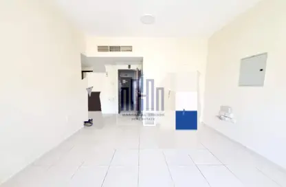 Apartment - 1 Bedroom - 1 Bathroom for rent in Muwailih Building - Muwaileh - Sharjah