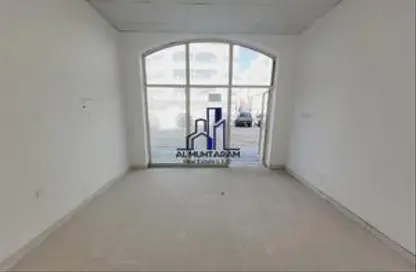 Shop - Studio - 1 Bathroom for rent in Fire Station Road - Muwaileh - Sharjah