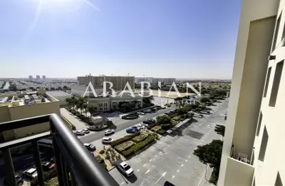 Apartment - 2 Bedrooms - 2 Bathrooms for sale in Hayat Boulevard-2A - Hayat Boulevard - Town Square - Dubai