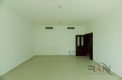 Apartment - 2 Bedrooms - 2 Bathrooms for rent in Liwa Centre Tower 1 - Liwa Centre Towers - Hamdan Street - Abu Dhabi