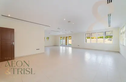 Villa - 4 Bedrooms - 5 Bathrooms for rent in Regional - Jumeirah Park - Dubai