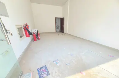 Shop - Studio - 1 Bathroom for rent in Fire Station Road - Muwaileh - Sharjah