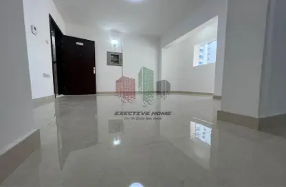 Empty Room image for: Apartment - 1 Bathroom for rent in Zig Zag Building - Tourist Club Area - Abu Dhabi, Image 1