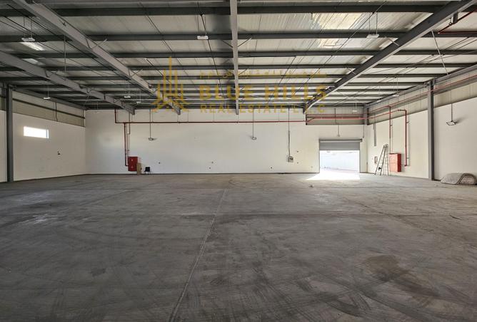 Warehouse - Studio - 2 Bathrooms for rent in Al Qusais Industrial Area - Al Qusais - Dubai