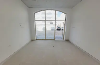 Shop - Studio - 1 Bathroom for rent in Fire Station Road - Muwaileh - Sharjah